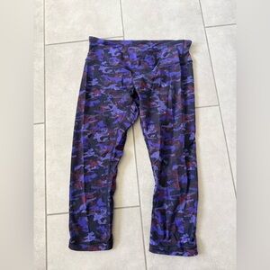 lululemon athletica women’s cropped Leggings in Purple Camo